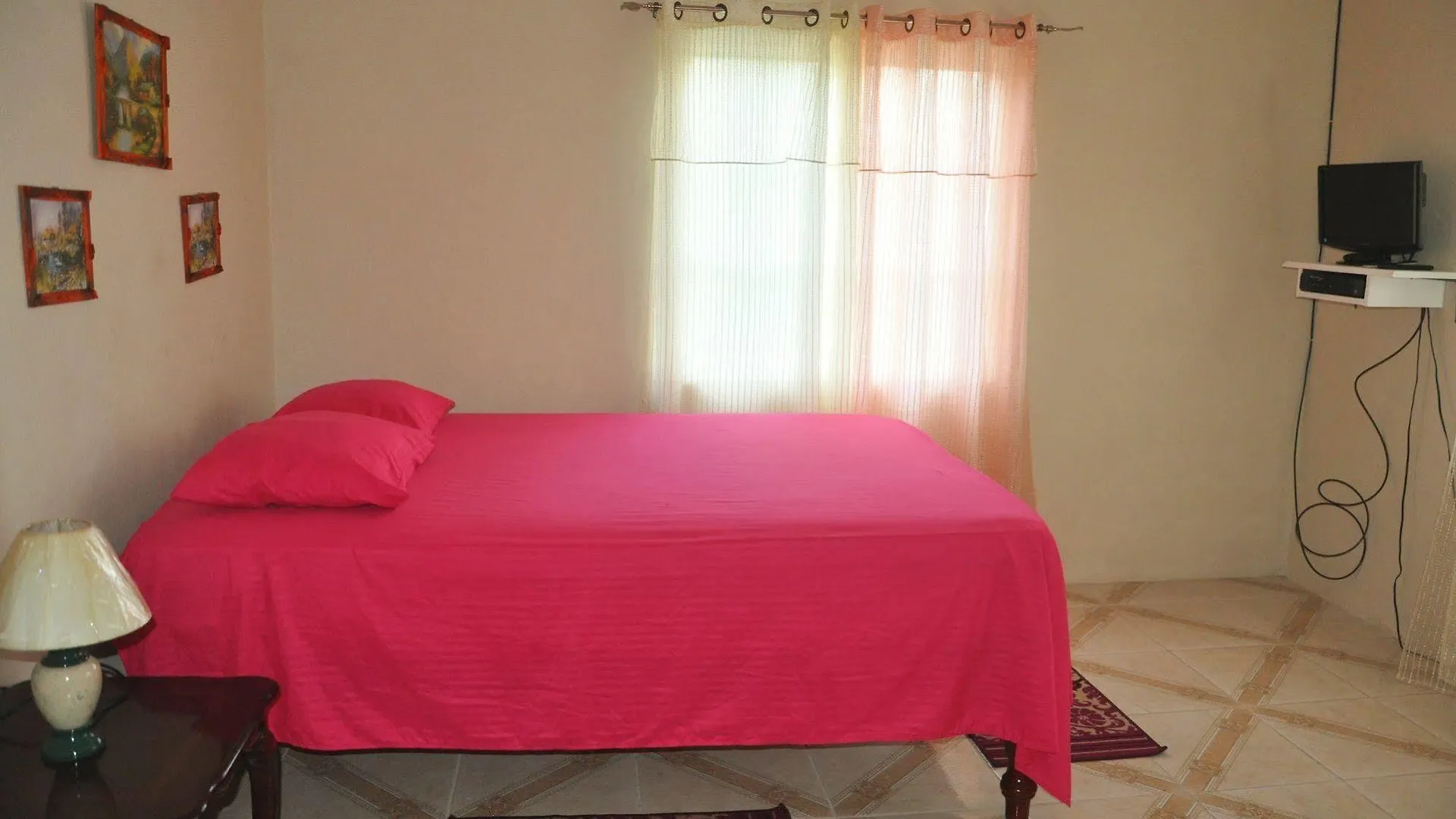 Mom'S Village Resort Runaway Bay Bed & Breakfast
