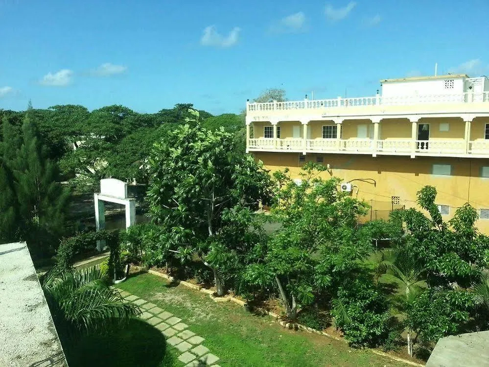 Mom'S Village Resort 拉纳韦贝 住宿加早餐酒店